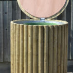 Caixote com recipiente de plástico